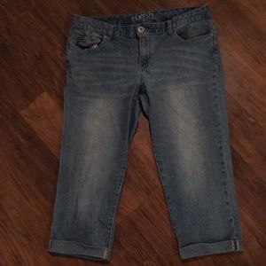 Junior blue jean capris